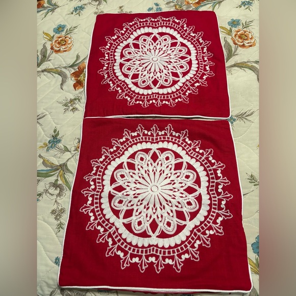 Pair of embroidered pillow covers - Picture 1 of 4